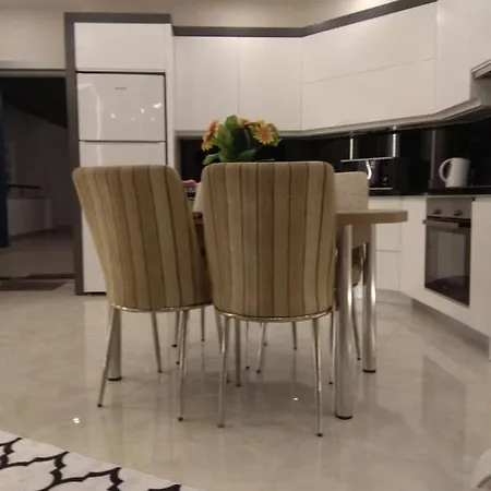 Konak Tower 80 Seaside Mahmutlar Apartman *